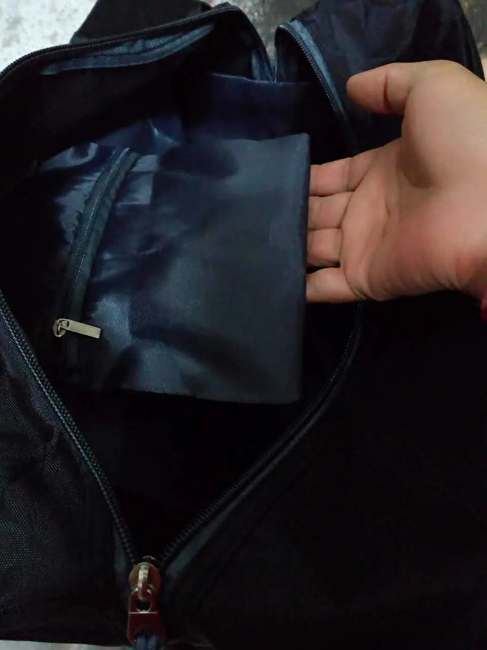 Nylon gym bag in selected colour with adjustable strap for yoga and sports