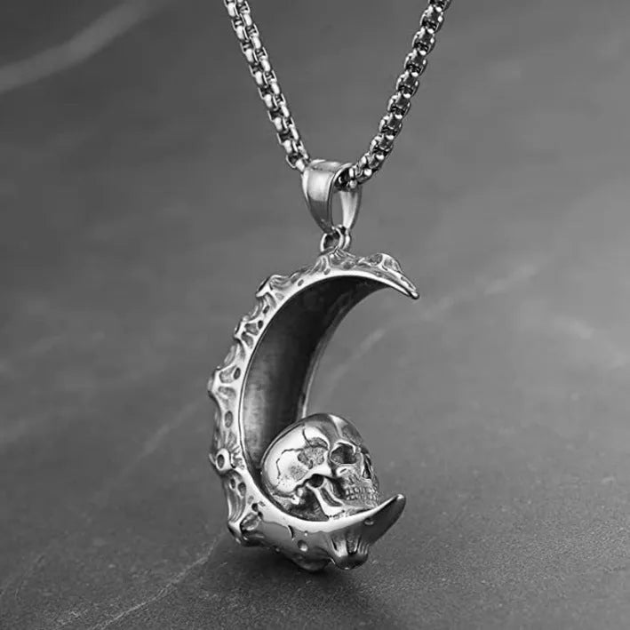 Men's silver skull necklace with alloy pendant and stainless steel chain in sports style