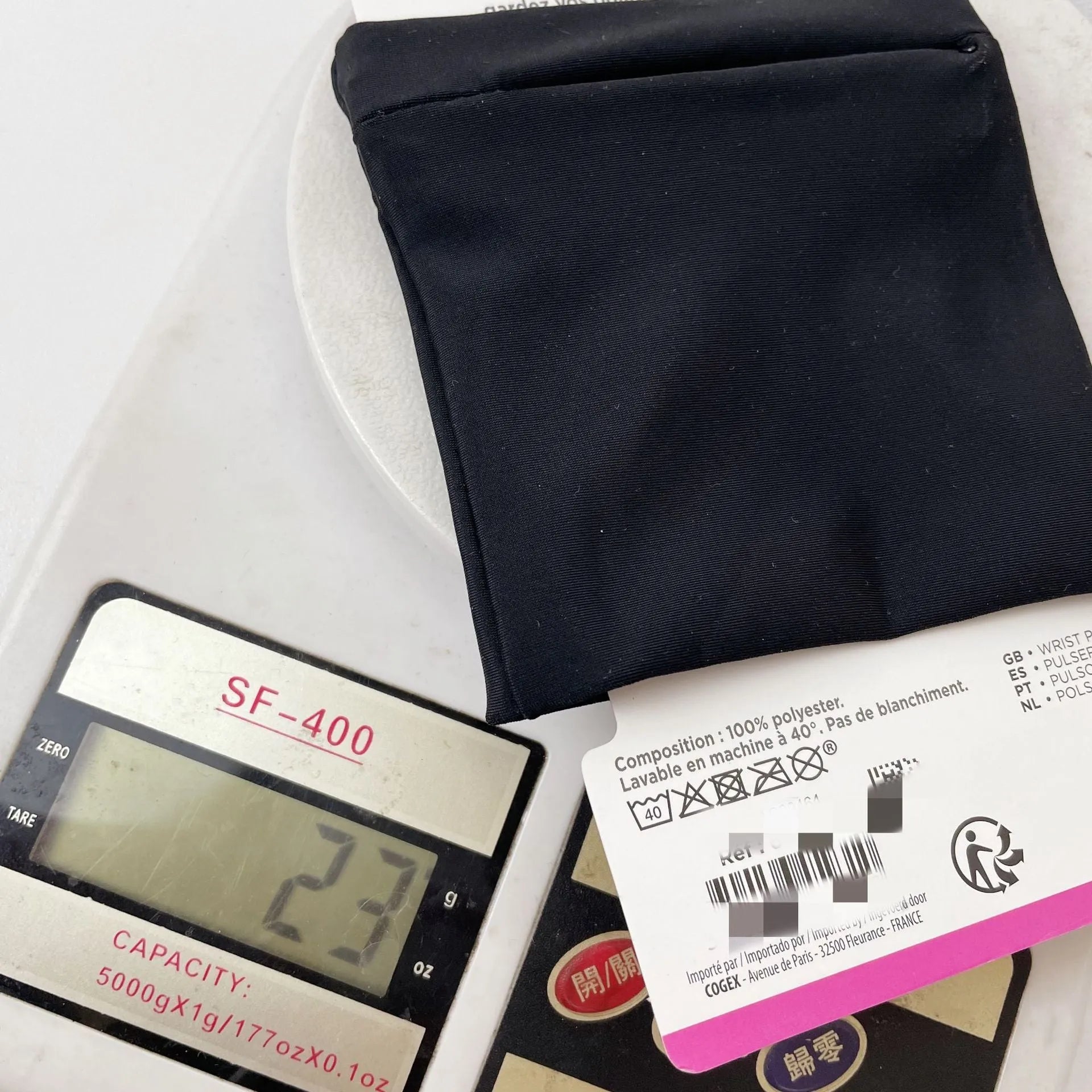Waterproof wrist bag armband sleeve with OPP packaging measuring 10 by 10.5 centimetres