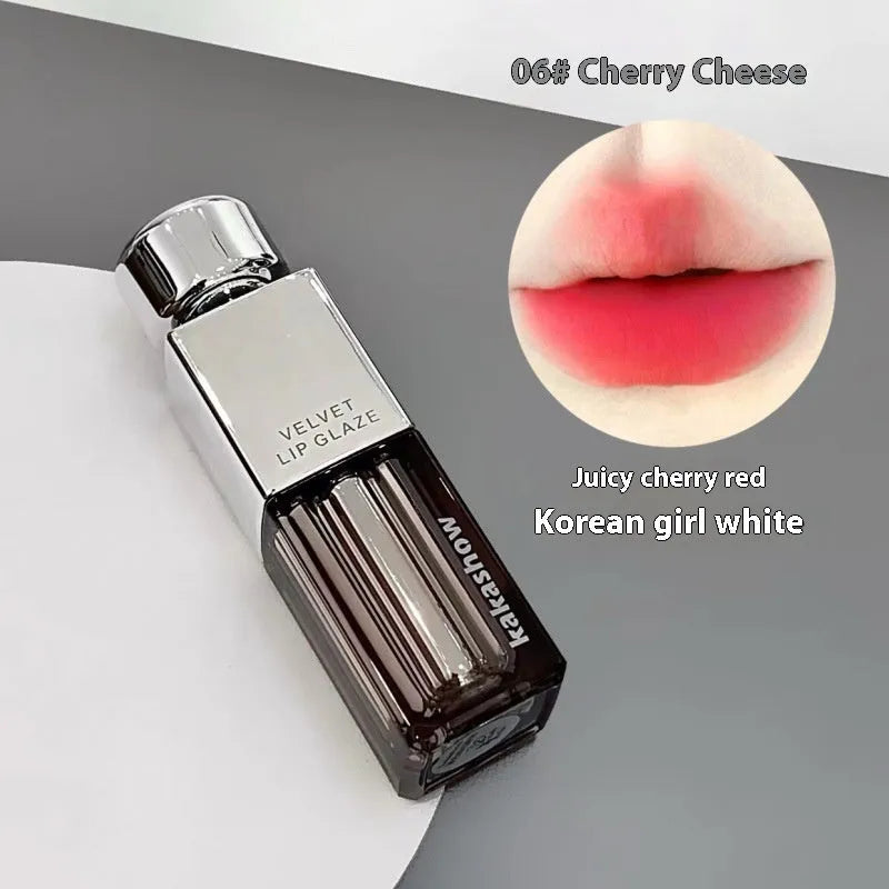 Matte soft mist lipstick in six velvet shades with 1.8g content