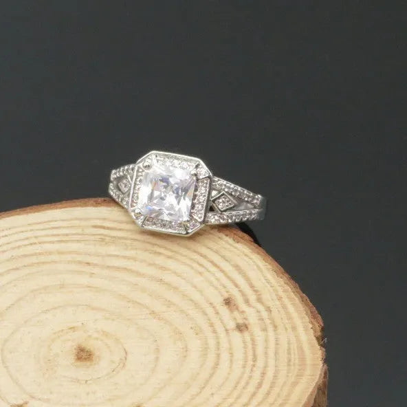 Women's platinum-coloured hollow geometric ring with quadrilateral ornament design and inlaid zircon stones