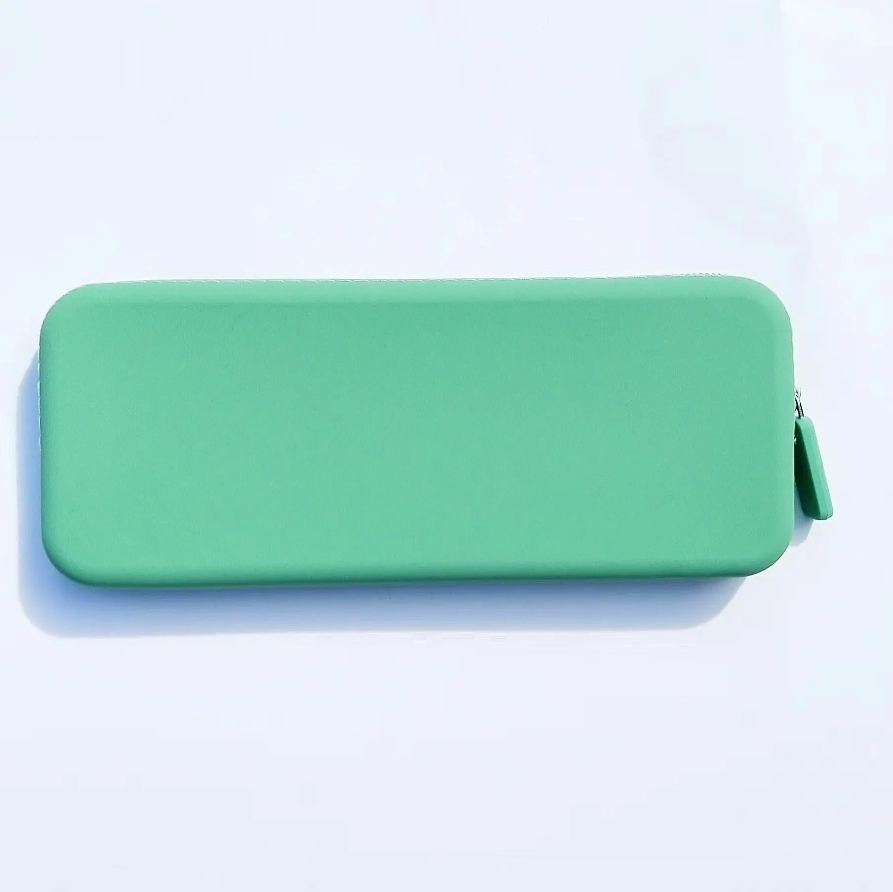 Silicone makeup brush storage bag in various colours showing compact 20x8x2.5cm dimensions