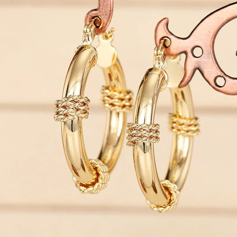 Geometric women's copper earrings with ring and line details in a gold colour.