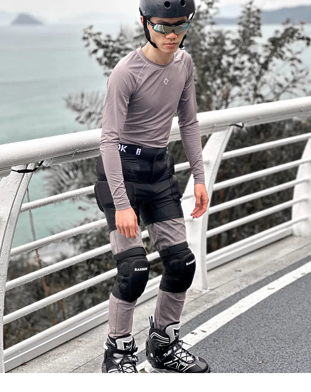 Black adult hip protection pad for skating and skiing, made from spandex and NBR foam.