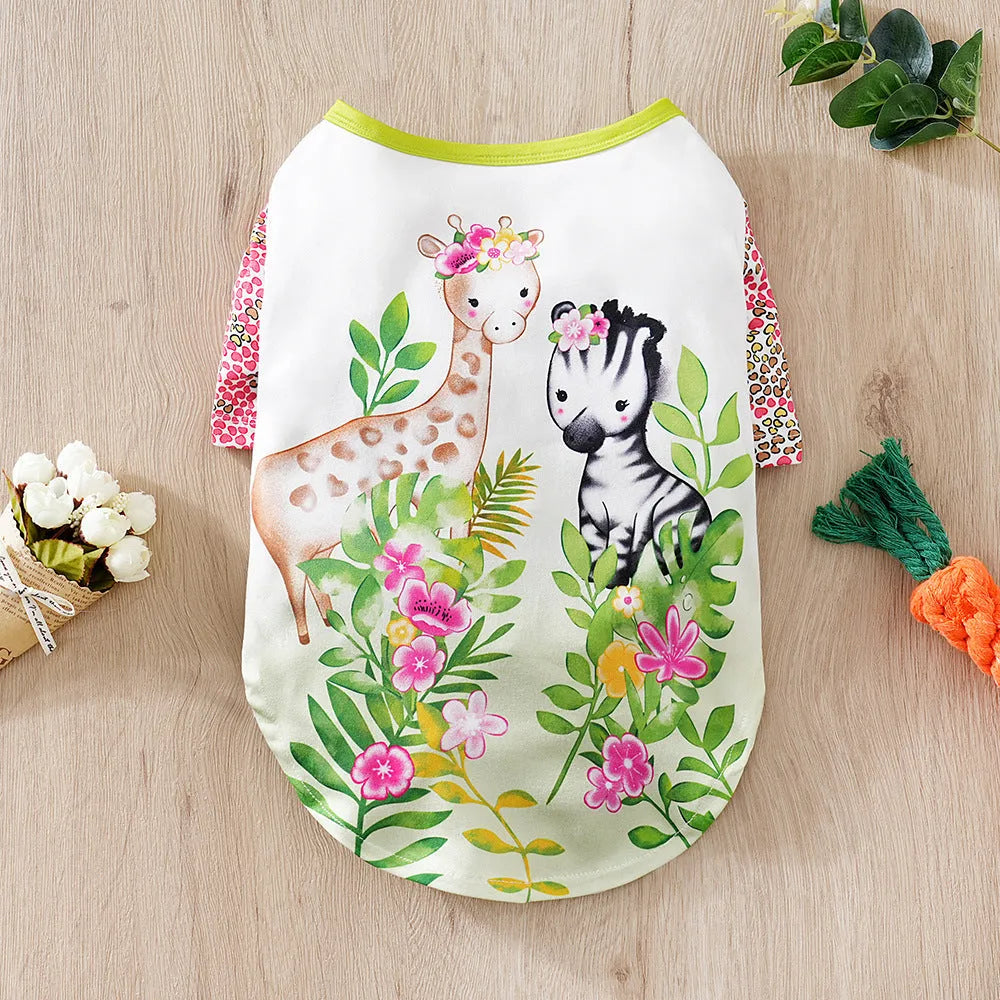 Colourful printed casual t-shirt on a small dog, showing sizing from S to XXL for weights 1.5-8 kg.