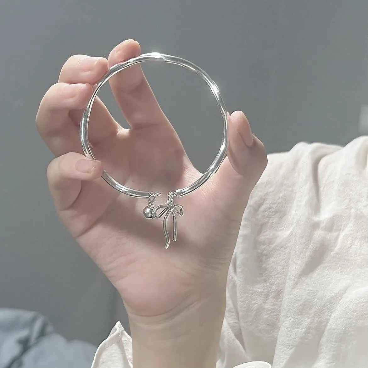 Silver bow girlfriends bracelet with adjustable bell opening clasp on zinc alloy