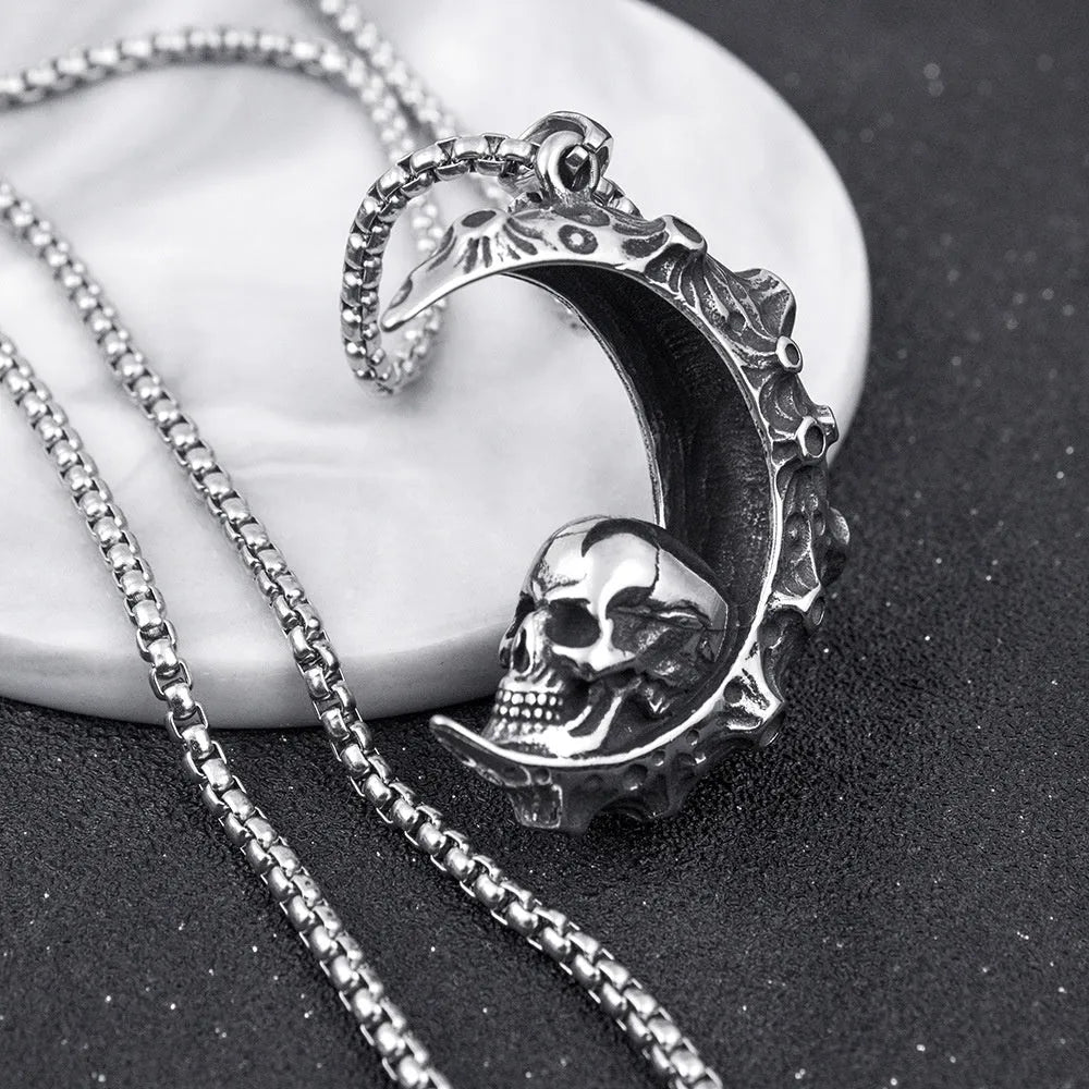 Men's silver skull necklace with alloy pendant and stainless steel chain in sports style