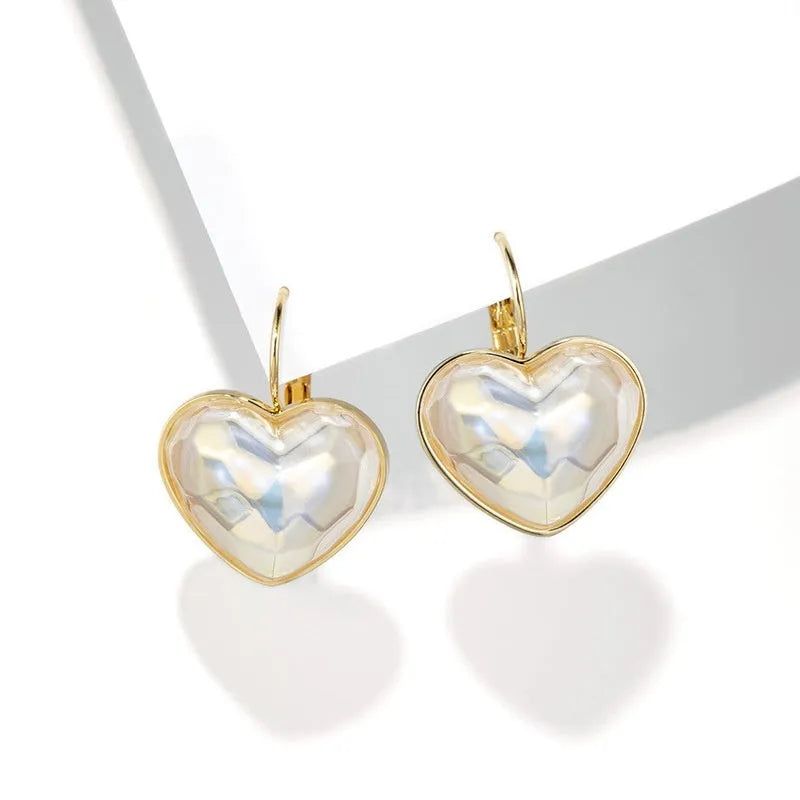 Gold-coloured alloy women's ear clip earrings in a natural style.