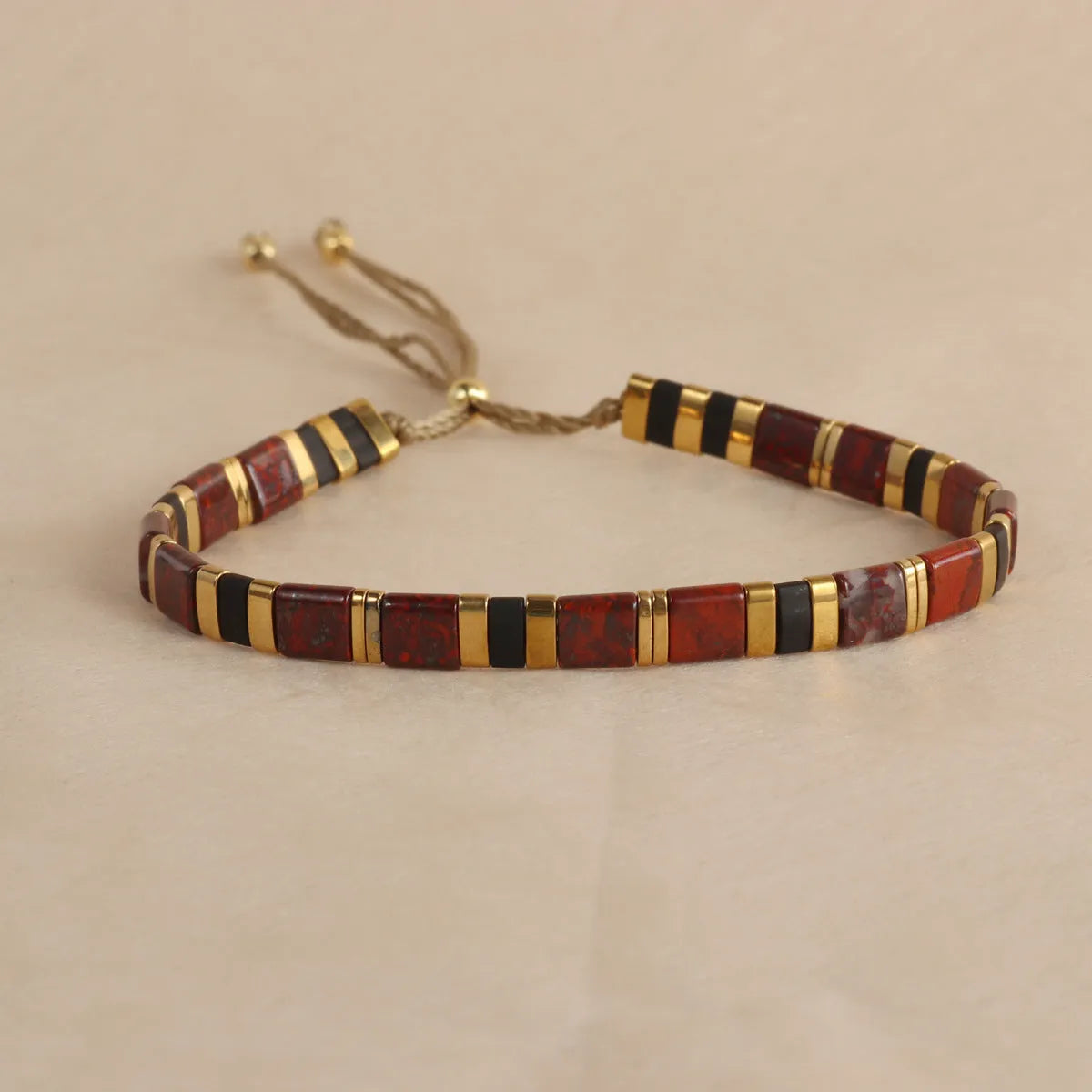 Geometric glass bead bracelet in European fashion style with round elements