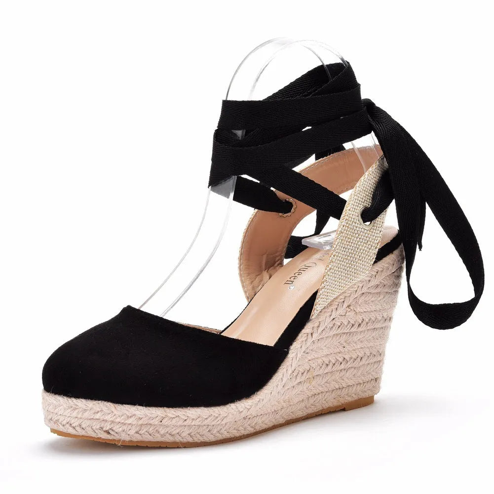 Women's bohemian wedge sandals with beaded decoration and adjustable buckle in red colour