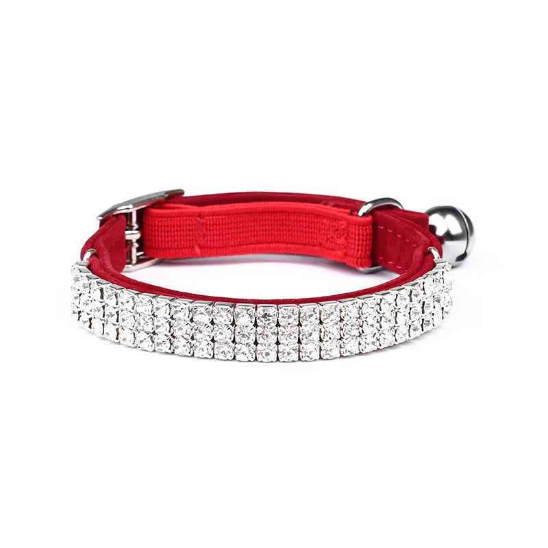 Velvet cat collar with rhinestones in an adjustable 20-30cm size on colour swatches.