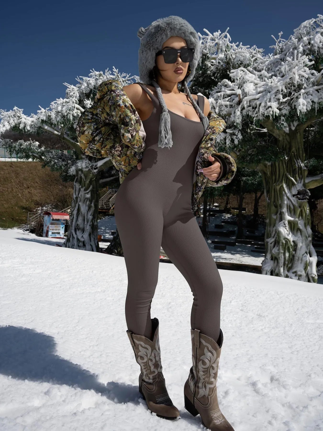 Women's suspender tank top tights with waist tie in spandex fabric, available in multiple colours