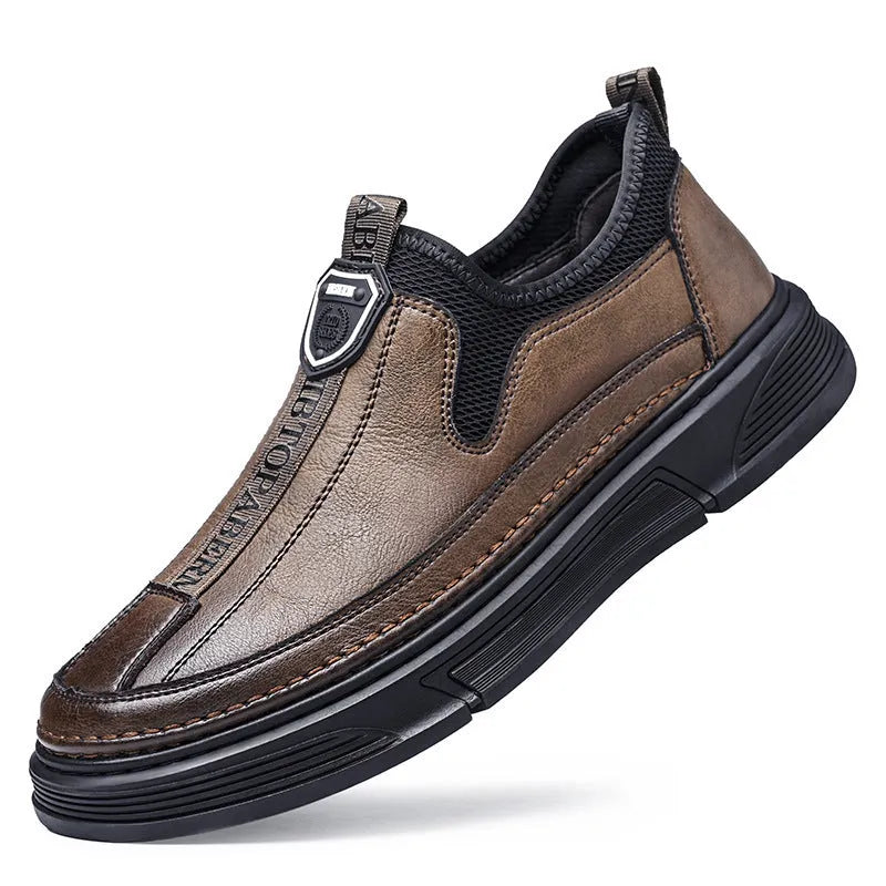 Men's solid colour leather casual shoes with round toe in black and brown options