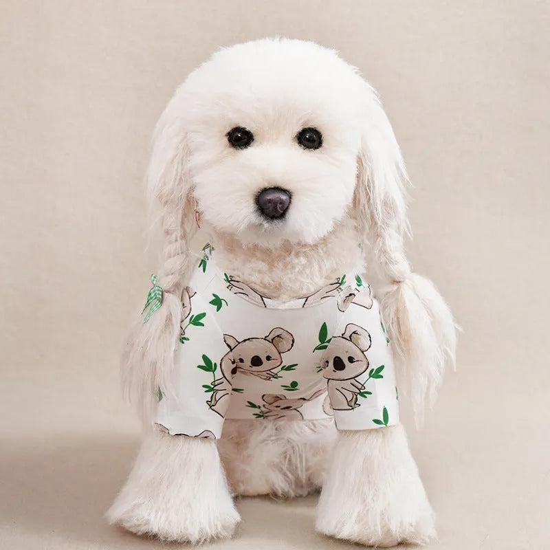 Colourful printed casual t-shirt on a small dog, showing sizing from S to XXL for weights 1.5-8 kg.