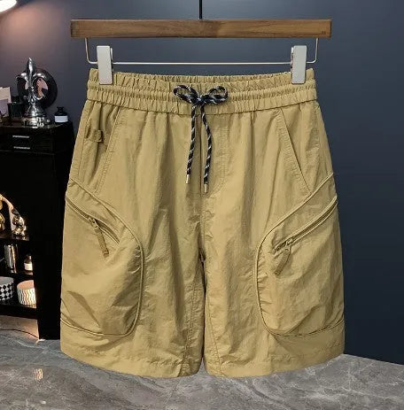Men's camouflage cargo shorts with cargo pockets and loose fit design in cotton blend fabric