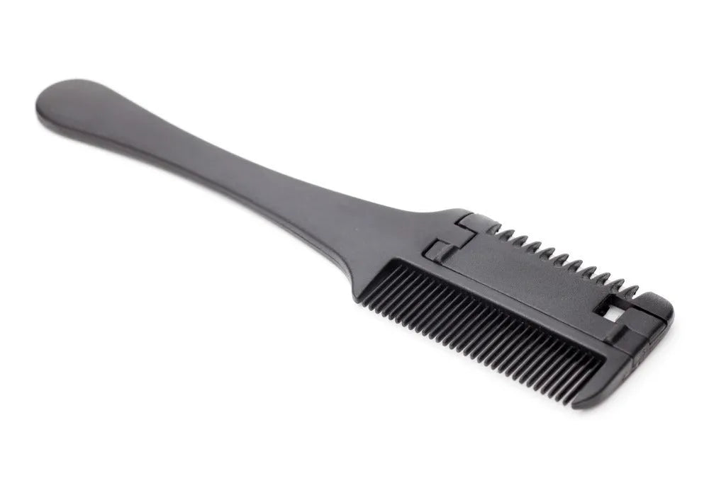 Pet razor comb grooming tool with comb teeth and replaceable razor blades for dog and cat hair trimming