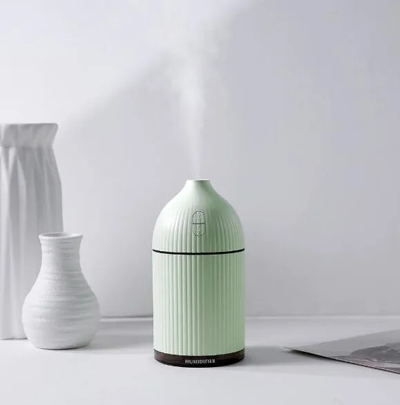 White 300ml ultrasonic aromatherapy diffuser with LED light and USB cable