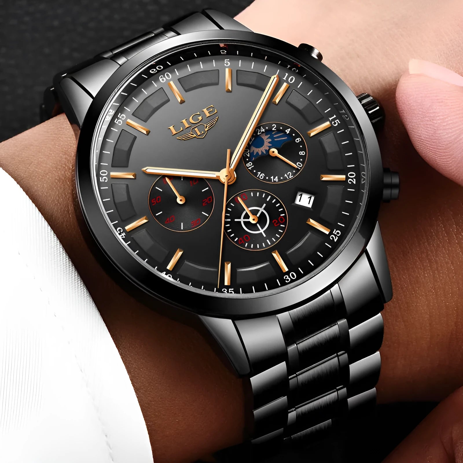 Men's waterproof quartz sports business watch in black colour options with 12mm thickness