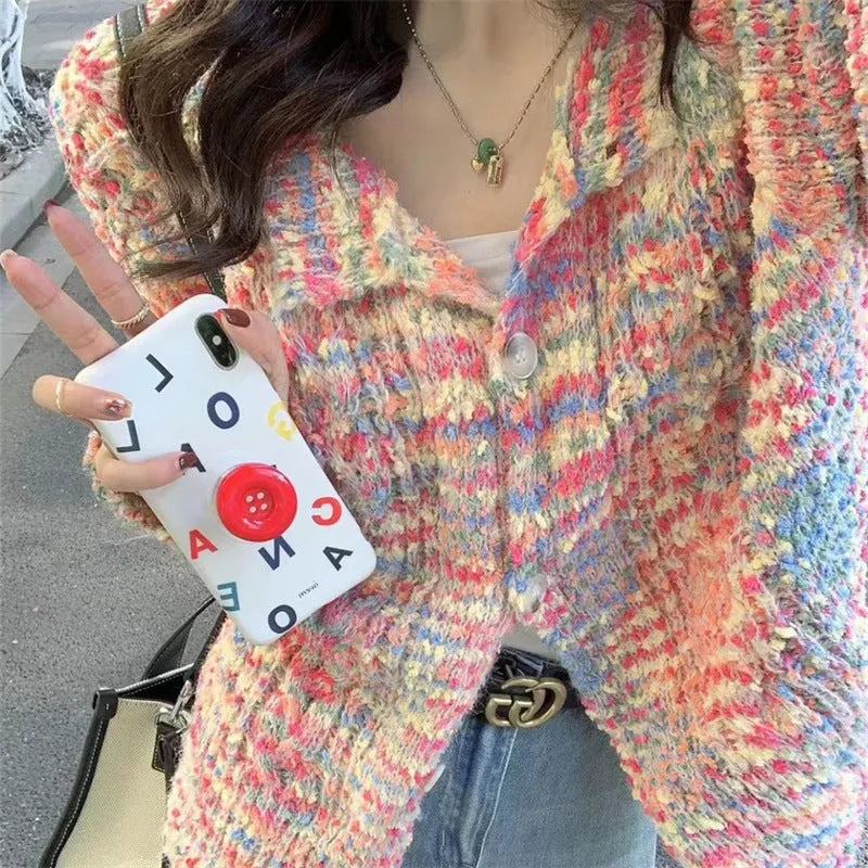 Retro slim fit knitted cardigan in pink or green acrylic fibre with regular sleeves