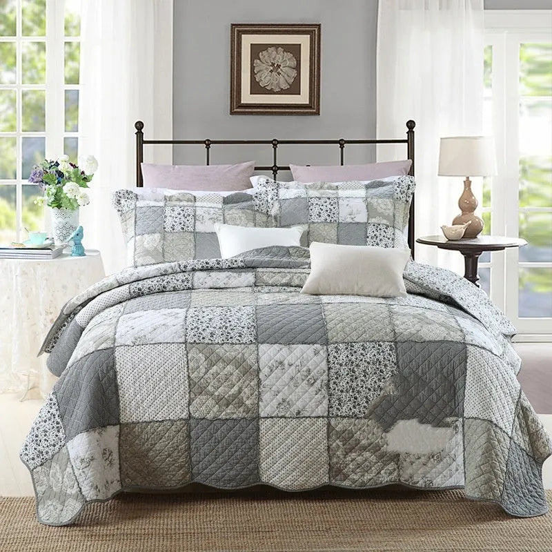 Pure cotton quilted bedspread three-piece set in washed fabric with pillowcases on a bed.