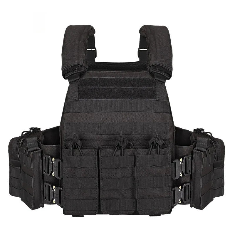 Men's camouflage tactical vest in wear-resistant polyester, shown in an outdoor setting.