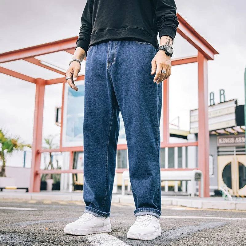 Men's loose straight-leg jeans in cotton denim, shown in dark blue, with a zipper fly and mid-rise waist.