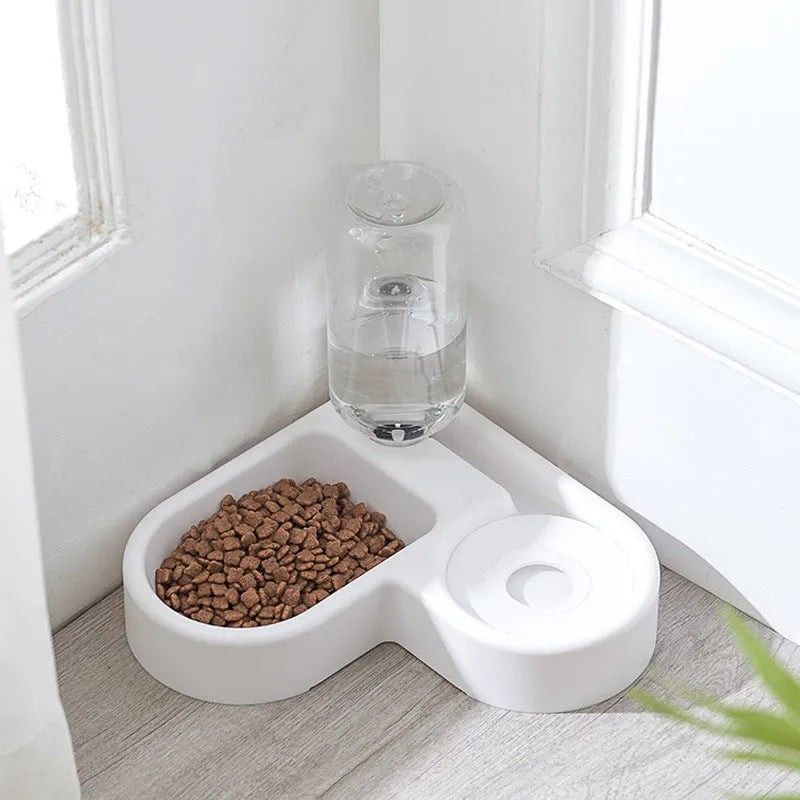 White food-grade pet water fountain for cats and dogs measuring 22x26x16cm