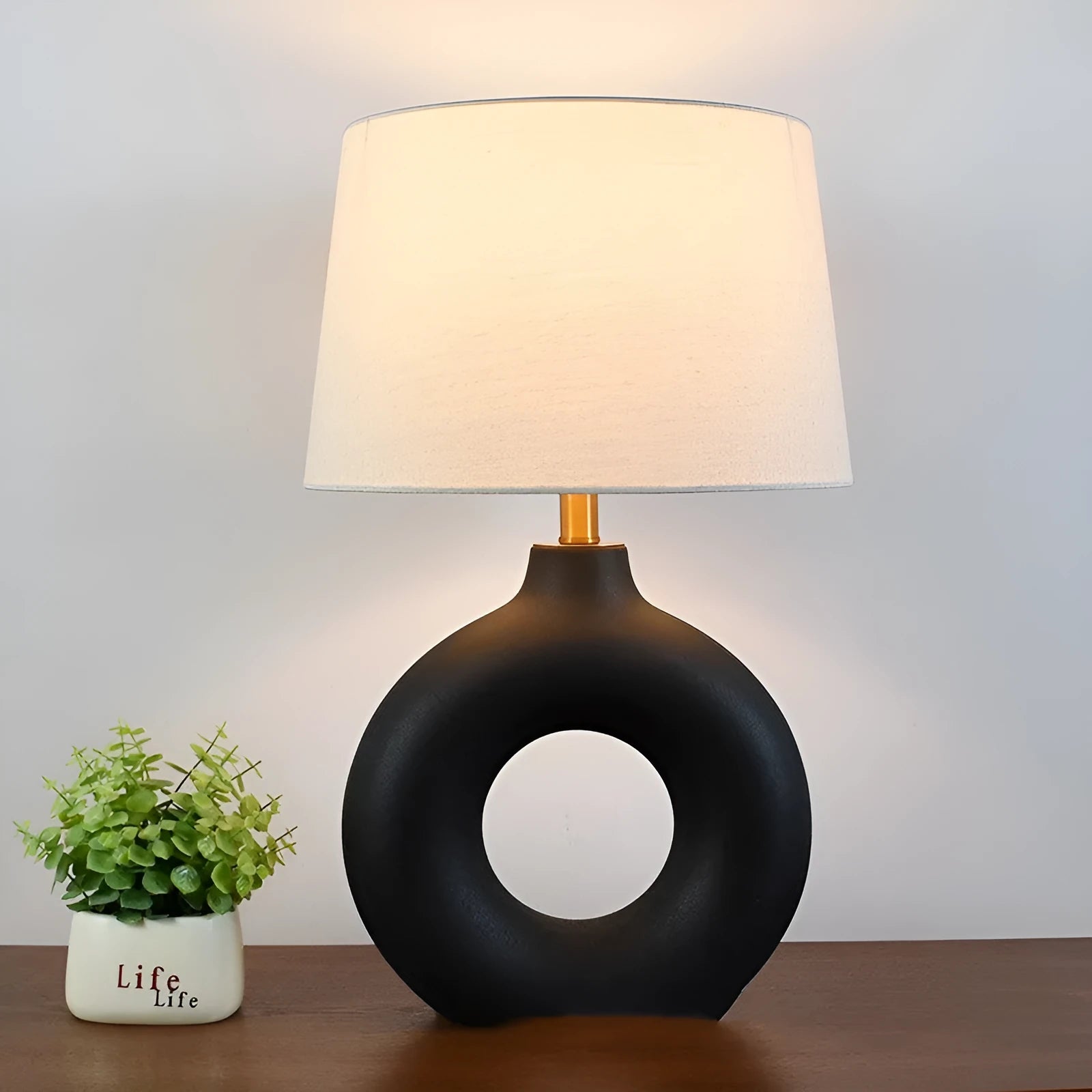 Ceramic Feng pottery Japanese style table lamp in small white finish