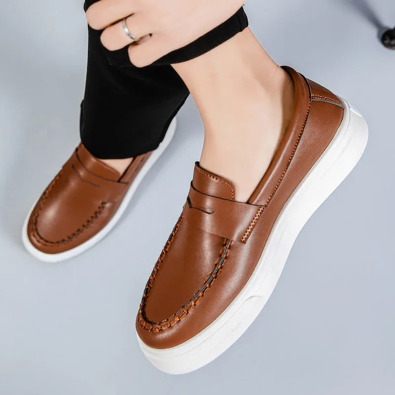 Men's British style casual leather-look shoes with round toe in white, black and white, and khaki colours