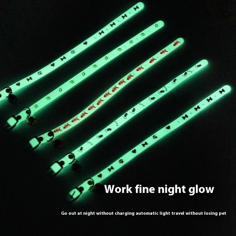 Meow Xinbao luminous cat collar with silicone chain, metal bell, and night-time glow feature