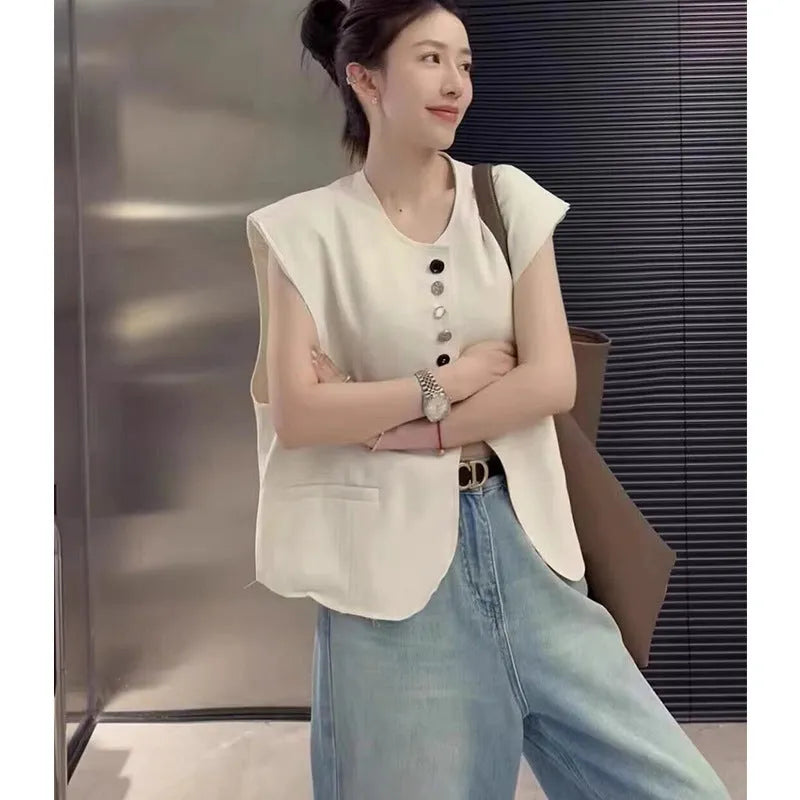 Women's loose-fit polyester vest in milky white, featuring pockets and a short 40cm length.