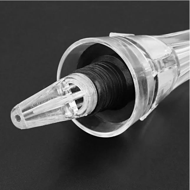 Clear acrylic wine aerator with stainless steel filter, measuring 16cm long.