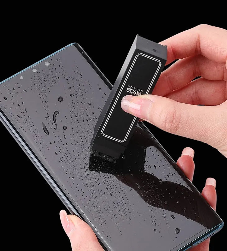 Black pack of 40 disposable antibacterial phone screen cleaning wipes