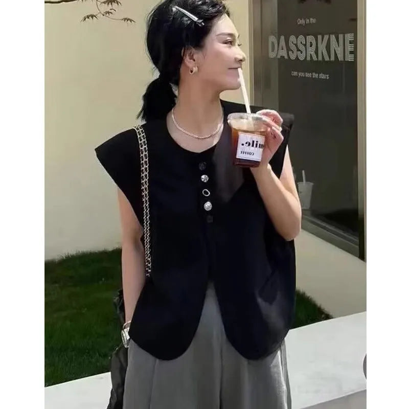 Women's loose-fit polyester vest in milky white, featuring pockets and a short 40cm length.