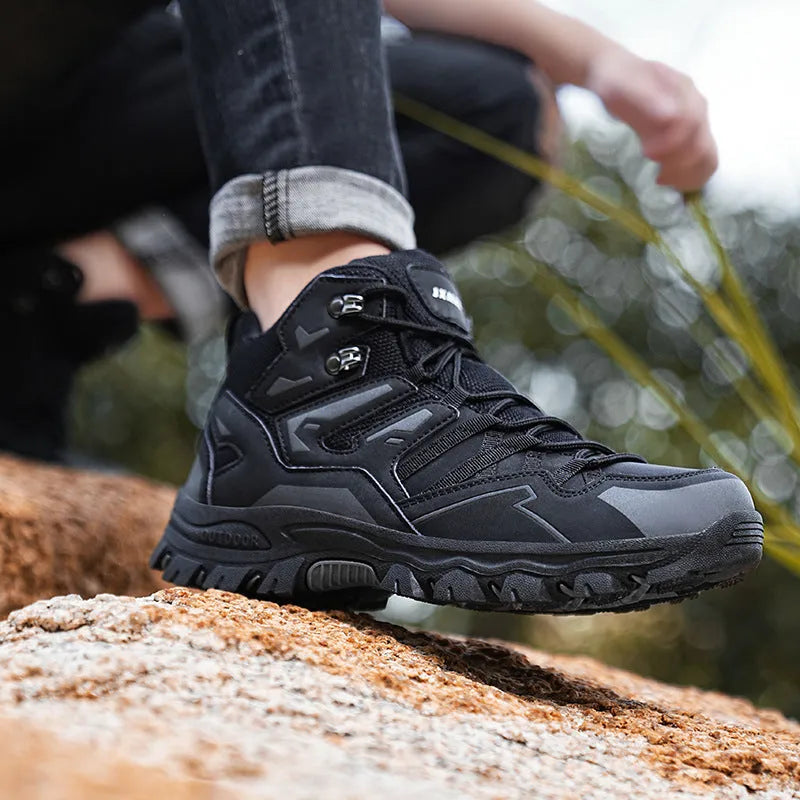 Flannel upper hiking sneakers with rubber sole in five colours on mountain trail
