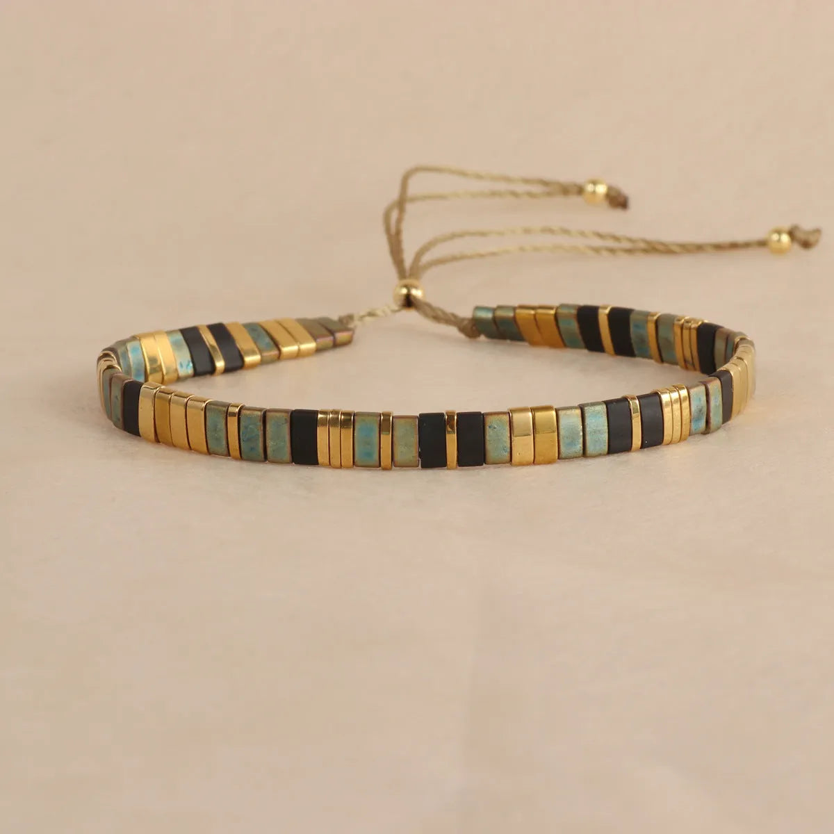 Geometric glass bead bracelet in European fashion style with round elements