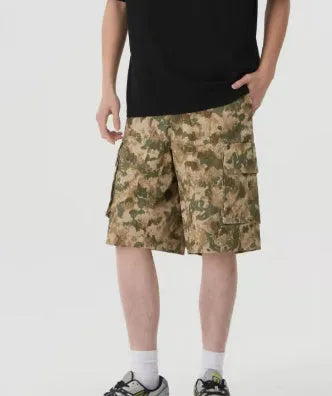 Men's retro camouflage shorts in loose fit with cropped length and cotton-polyester fabric