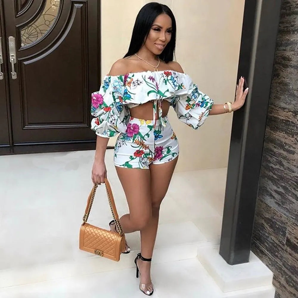 Women's two-piece short set with long pile sleeves and multicolour digitally printed shorts.
