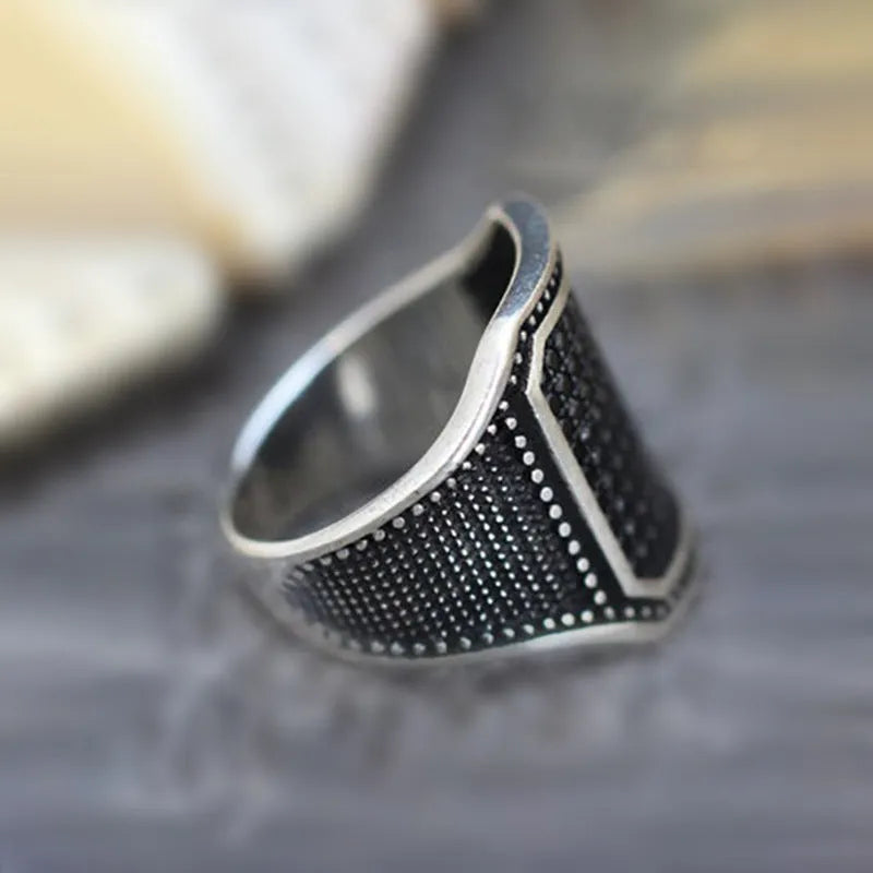 Black alloy ring with copper inlaid detailing around zircon stone in European style