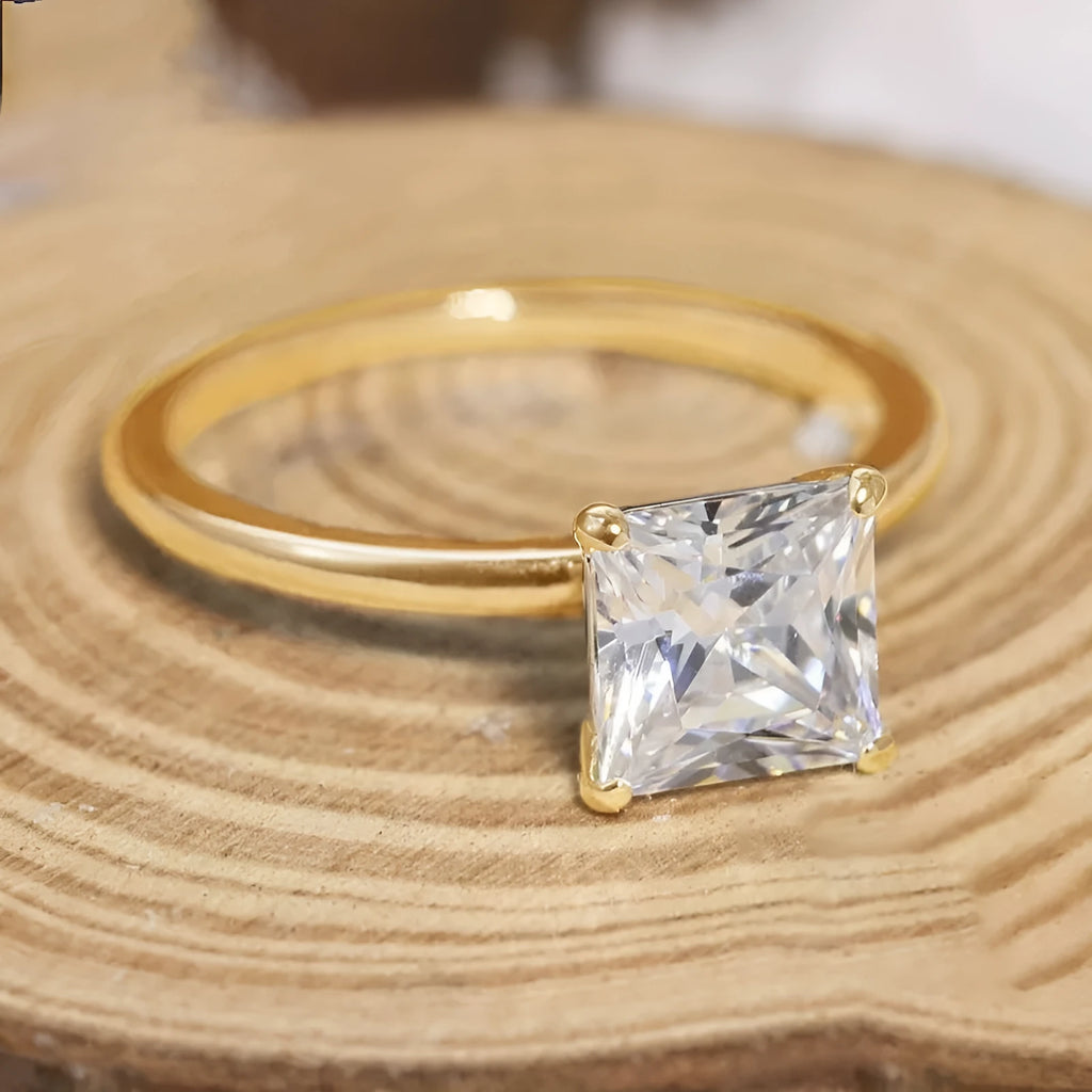 A geometric women's ring in polished 925 silver, available in silver, gold, and rose gold colours.