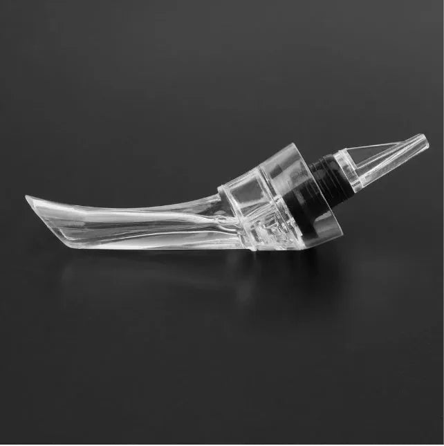 Clear acrylic wine aerator with stainless steel filter, measuring 16cm long.