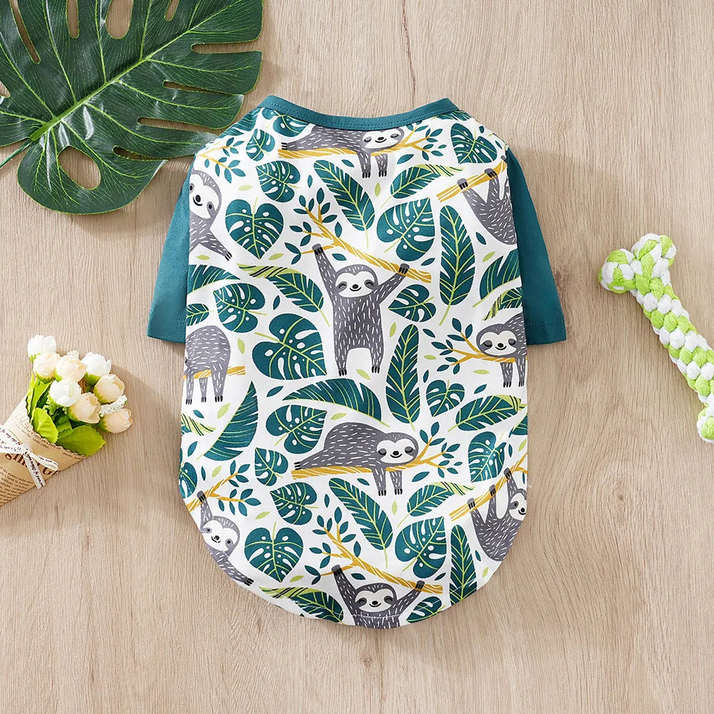 Colourful printed casual t-shirt on a small dog, showing sizing from S to XXL for weights 1.5-8 kg.
