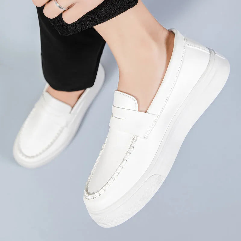 Men's British style casual leather-look shoes with round toe in white, black and white, and khaki colours