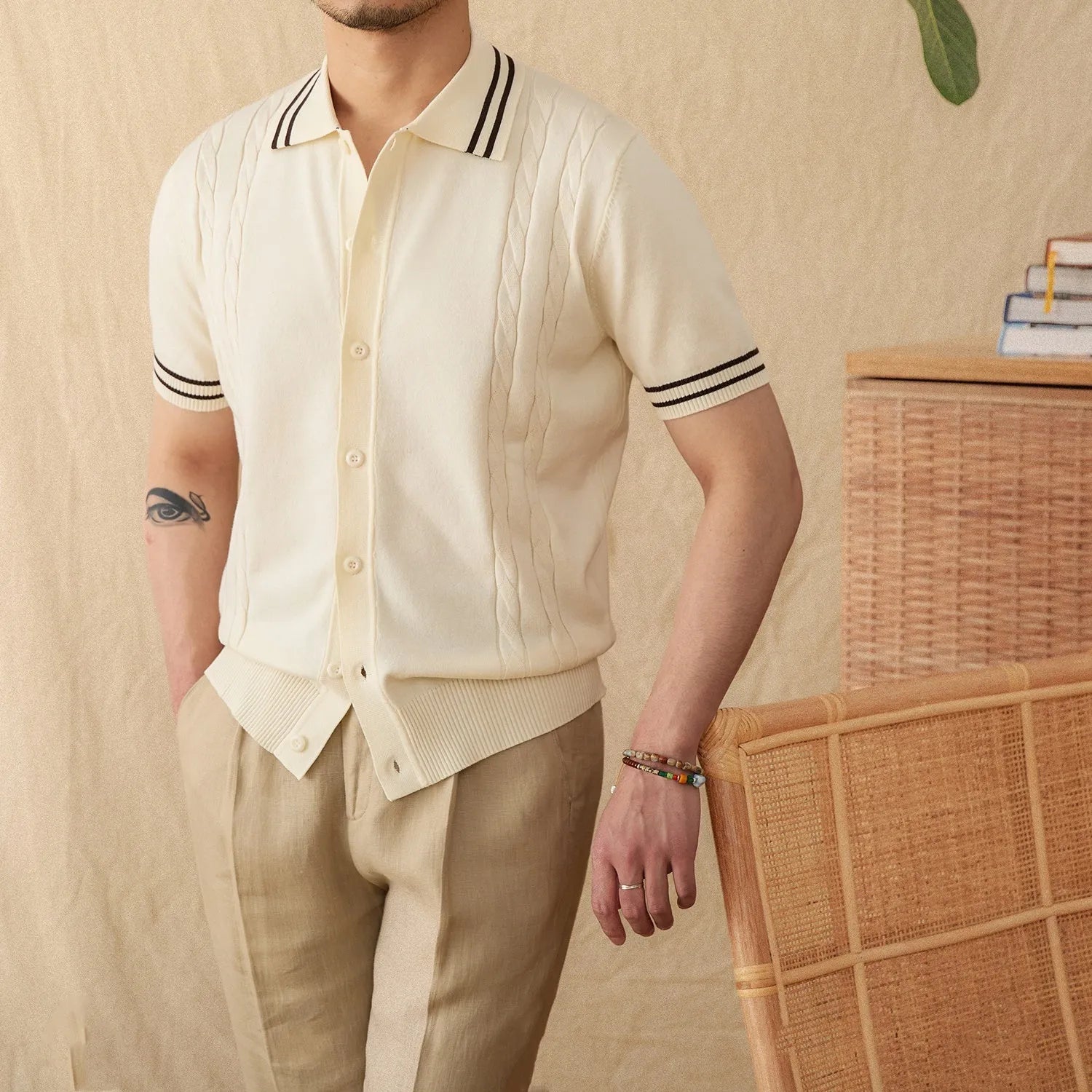 Man's apricot-coloured knitted polo shirt with a lapel collar and short sleeves.