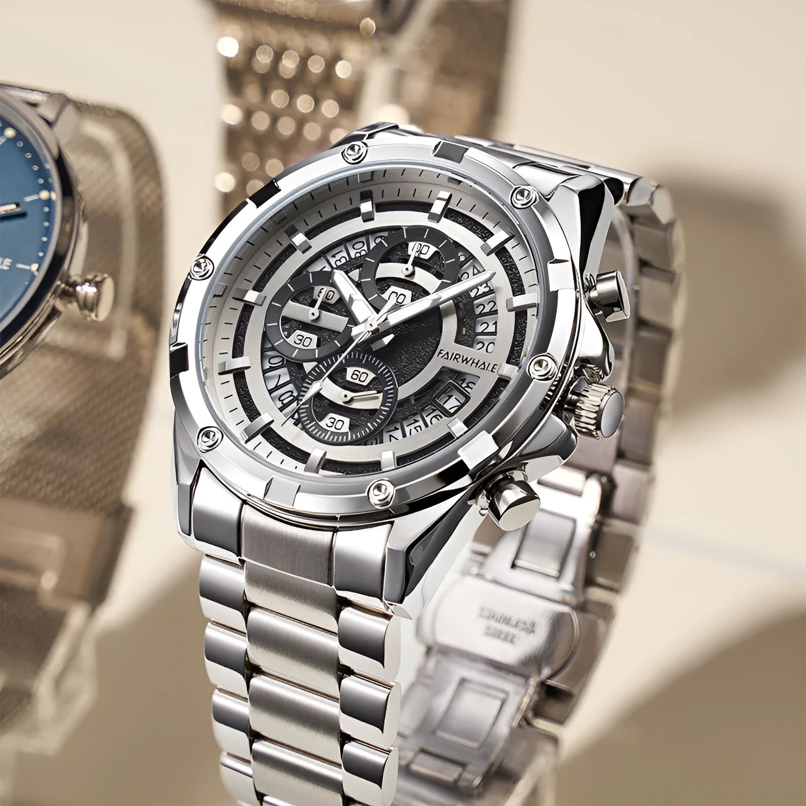 Men's waterproof quartz watch with steel belt and luminous dial in black gold or silver finish
