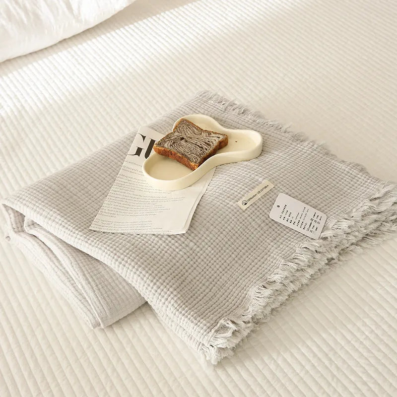Four-layer gauze cotton blanket with knotted tassels in avocado green colour