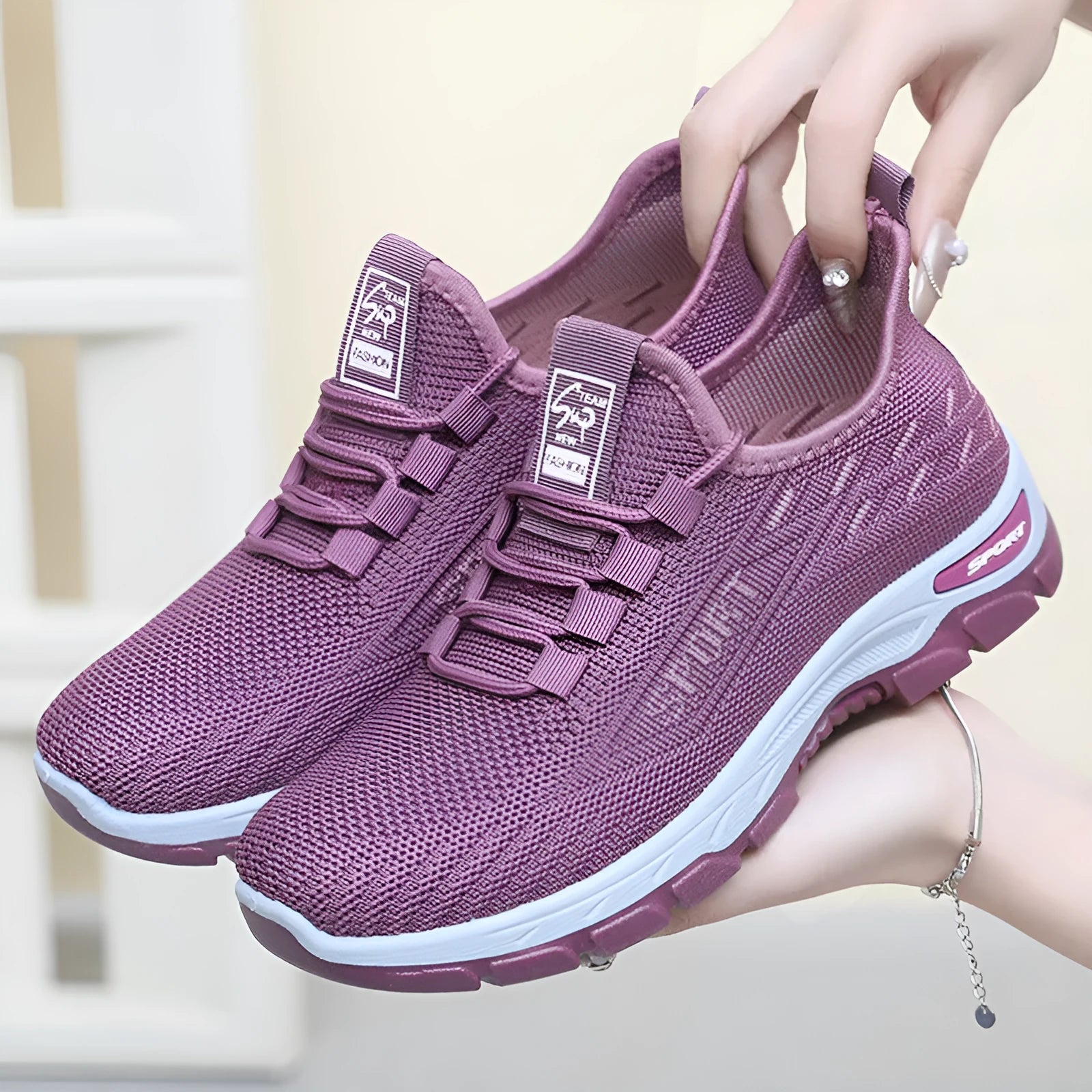 Men's and women's low-top casual sneakers with a round toe and soft PVC sole.