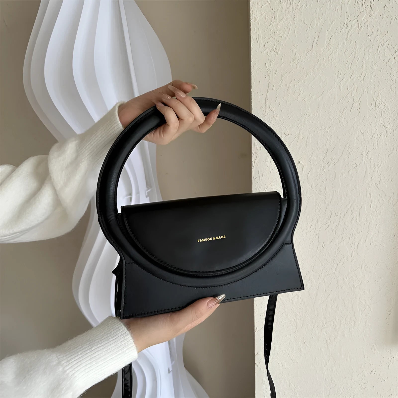 Horizontal square messenger bag in street style with sandwich pocket and phone compartment