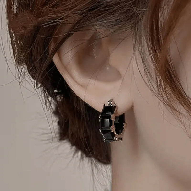 Geometric U-shaped gold ear rings with round black zircon stones