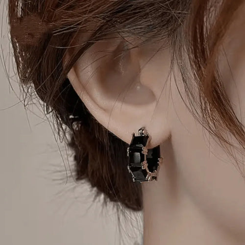Geometric U-shaped gold ear rings with round black zircon stones